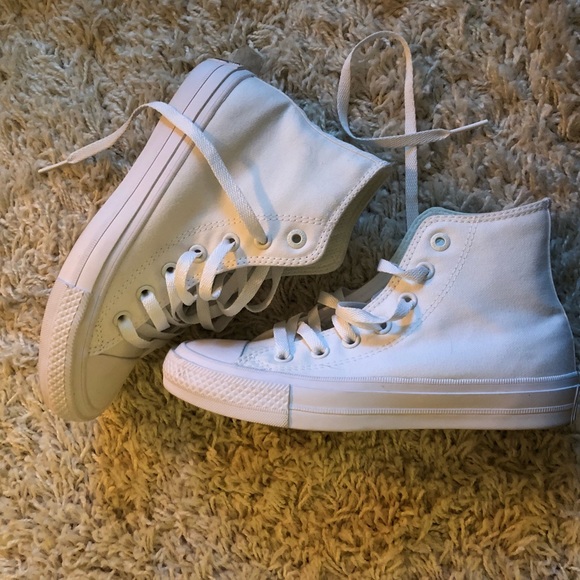 Converse Shoes - All White Hightop Converse